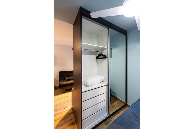 MI611 Studio Charmoso e Confortável p/ Até 4