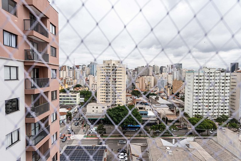 AA15 Espaço moderno com piscina no térreo