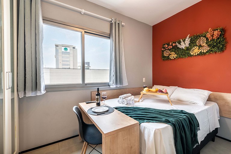 VO16 Studio charmoso com vaga, ao lado do metrô