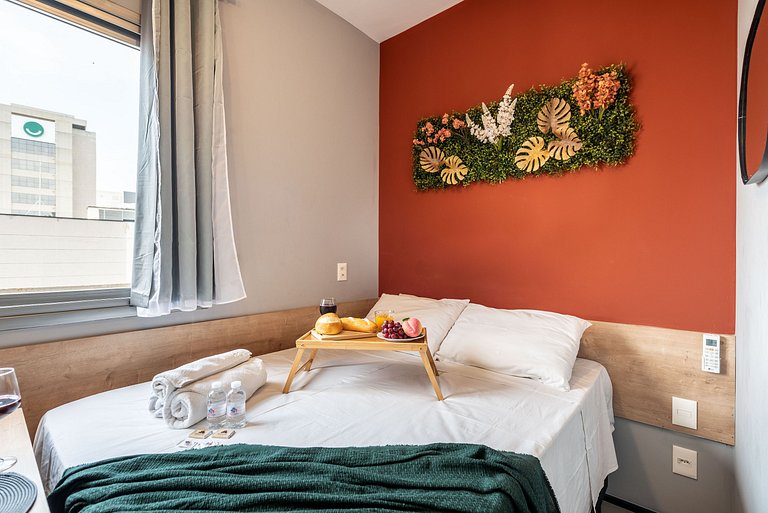 VO16 Studio charmoso com vaga, ao lado do metrô