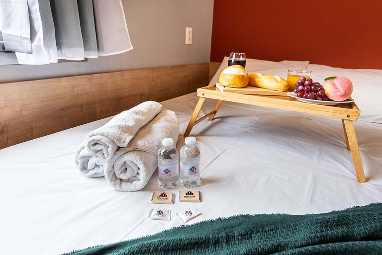 VO16 Studio charmoso com vaga, ao lado do metrô