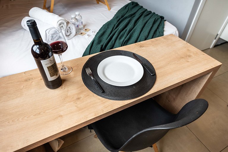 VO16 Studio charmoso com vaga, ao lado do metrô