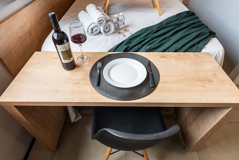 VO16 Studio charmoso com vaga, ao lado do metrô