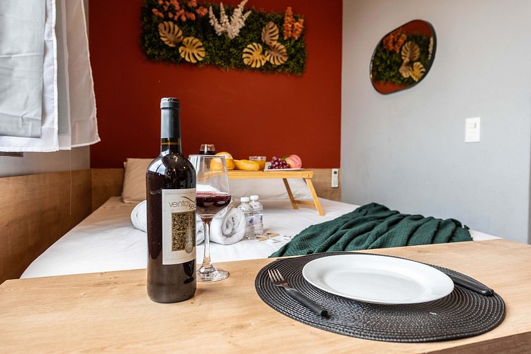 VO16 Studio charmoso com vaga, ao lado do metrô