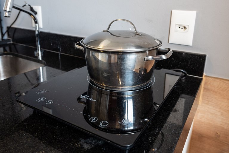 VO16 Studio charmoso com vaga, ao lado do metrô