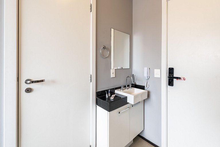 VO16 Studio charmoso com vaga, ao lado do metrô