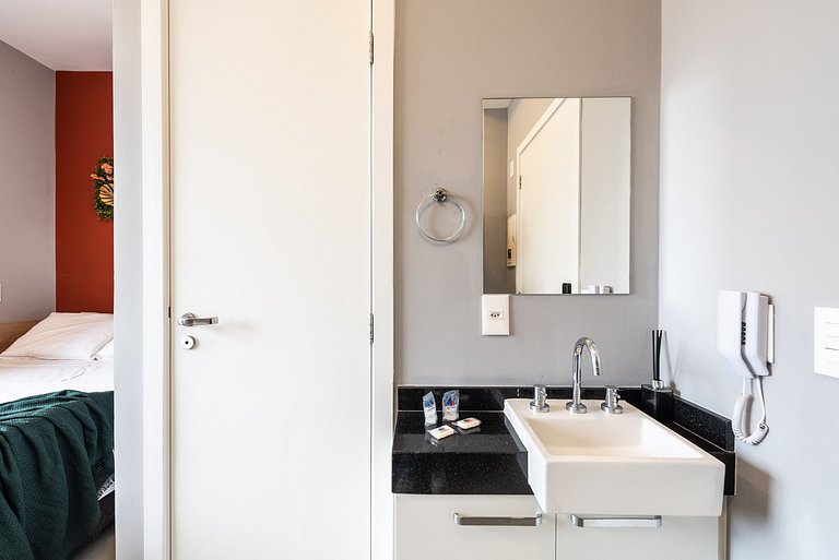 VO16 Studio charmoso com vaga, ao lado do metrô