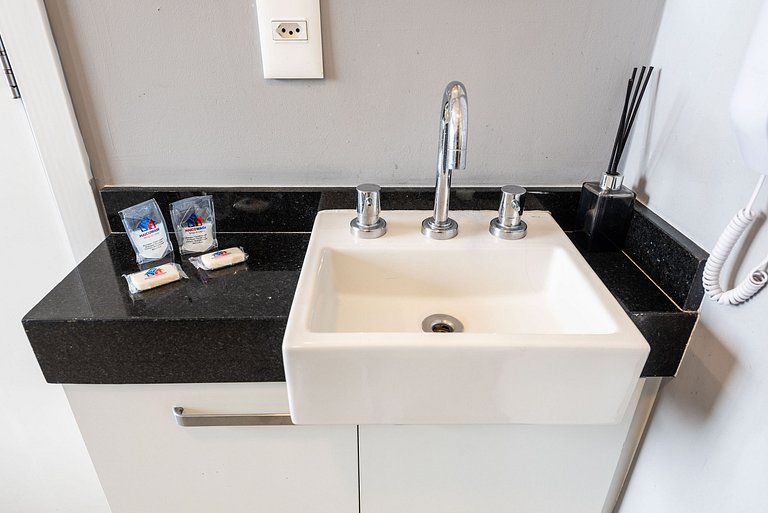 VO16 Studio charmoso com vaga, ao lado do metrô